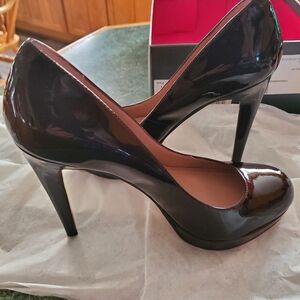 RUBY RED PUMPS Ready for the HOLIDAYS in classicly alluringly style❤